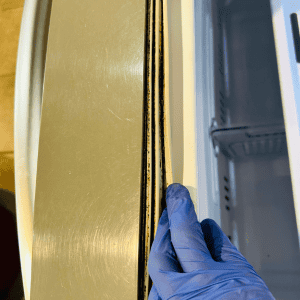 21 Dirty spots everyone forgets to clean when cleaning the kitchen 1 Dirty spots everyone forgets to clean when cleaning the kitchen-Gasket of refrigerator door