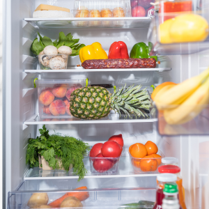 How to organize your fridge to prevent food waste - an organized fridge
